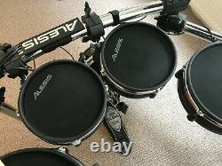 Alesis Crimson Drum Kit + Tama Iron Cobra HP900 double kick pedal + Pearl Throne