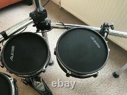 Alesis Crimson Drum Kit + Tama Iron Cobra HP900 double kick pedal + Pearl Throne