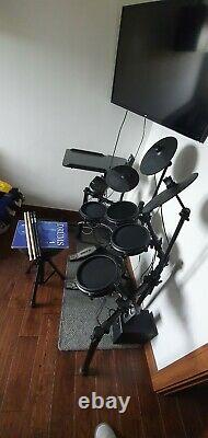 Alesis NITRO Kit Electronic Drum kit with mesh heads and 3 Cymbals excellent con