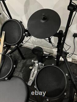Alesis Nitro 10-Piece Mesh electronic drum kit with throne and Headphones