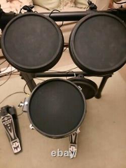 Electronic drum kit, G4U used only 5 times. Mesh snare, vinyl drums & cymbals