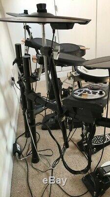 Roland TD-11 Electronic Drum Kit + Roland and 2 Sonix foot pedals+Kustom speaker