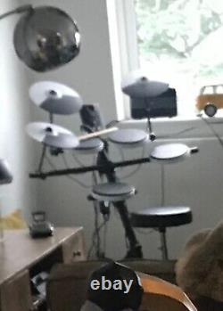 Roland TD-1K Electronic V Drum Kit 7 pieces + stool slightly used