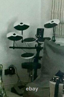 Roland TD-1K Electronic V Drum Kit 7 pieces + stool slightly used