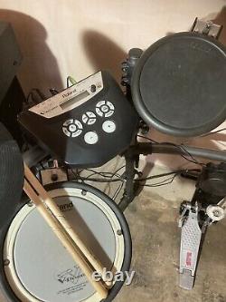 Roland electronic drum kit Td6 With Amp Speakers