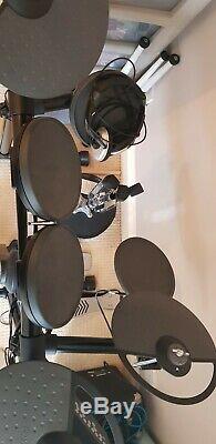 Yamaha DTX450K Electronic Drum Kit, hardly used and in great condition. Extras
