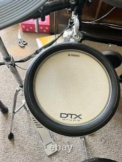 Yamaha DTX502 Electronic Drum kit and Throne