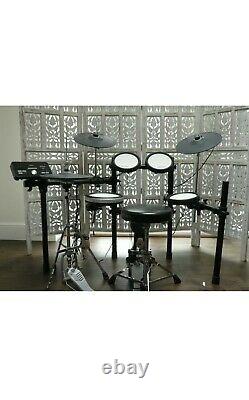 Yamaha DTX562K Electronic Drum Set, Stool, Manuals In Great Condition (DTX 562K)