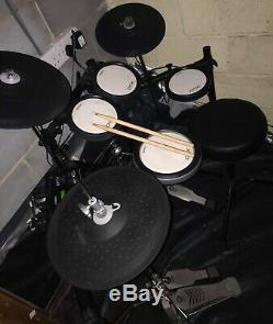 Yamaha DTX582K Electronic Digital Drum Kit, double peddle, extra crash symbol