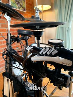 Yamaha DTX582K Electronic Digital Drum Kit with Millenium Throne & Stick Bag