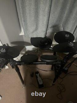 Yamaha Electronic Drum Kit DTX402