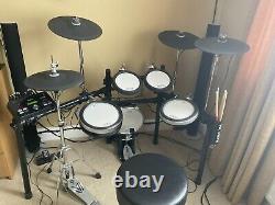 Yamaha dtx 582 K electronic drumkit. Stool and Roland drum amp pm30