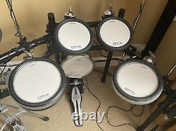 Yamaha dtx 582 K electronic drumkit. Stool and Roland drum amp pm30